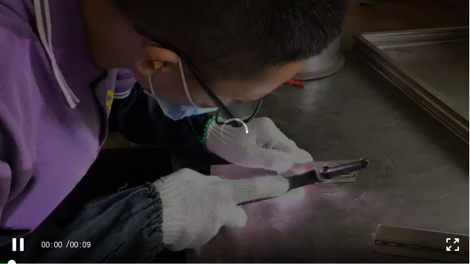 亞弧焊之點(diǎn)焊比賽現(xiàn)場(chǎng) 亞弧焊之點(diǎn)焊比賽現(xiàn)場(chǎng)